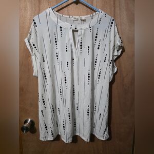 NWOT Elegant White and Black Patterned Blouse